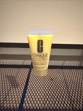 1oz Clinique Dramatically Different Moisturizing Lotion+